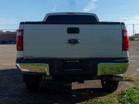 Used 2015 Ford F250 XLT w/ XLT Interior Package image 7