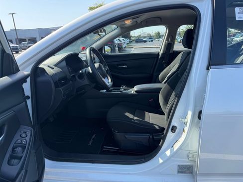 Used 2025 Nissan Sentra SV FWD image 9