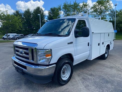 Used 2022 Ford E-350 and Econoline 350 Super Duty w/ Power Windows & Locks Group RWD image 7