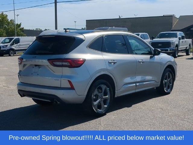 Used 2023 Ford Escape ST-Line w/ Tech Pack #1 AWD/4WD image 13