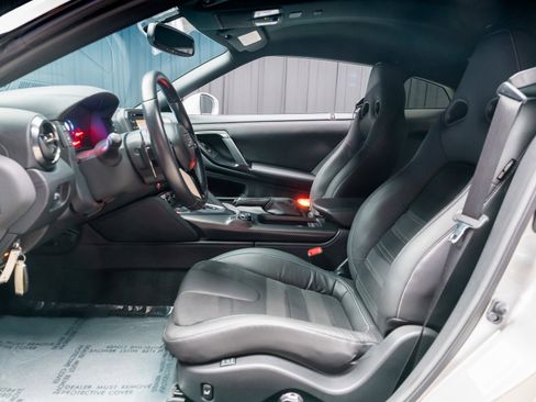 Used 2024 Nissan GT-R Premium w/ Floor Mat Package image 35