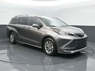 Used 2022 Toyota Sienna XLE