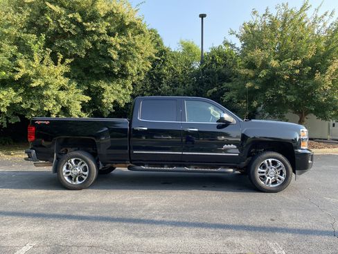 Used 2017 Chevrolet Silverado 2500 High Country w/ Snow Plow Prep Package AWD/4WD image 10