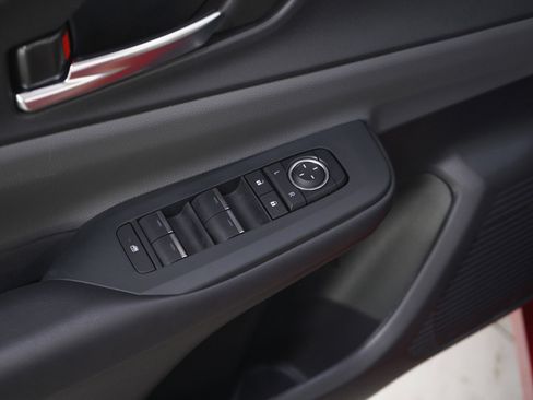 Used 2025 Toyota Prius XLE image 18