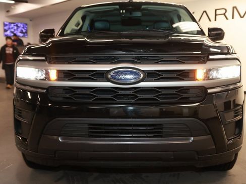 Used 2024 Ford Expedition Max XLT image 2