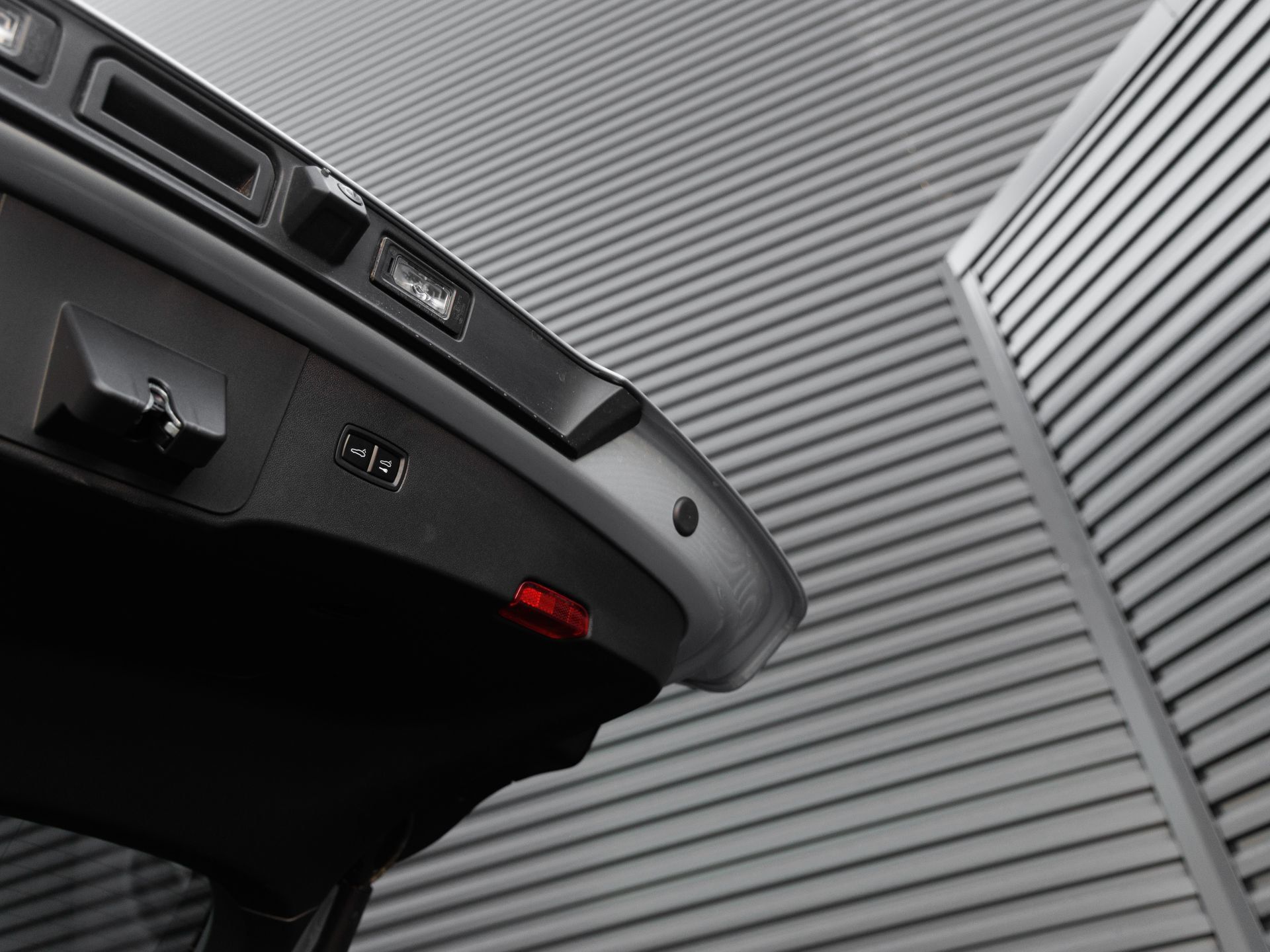Certified 2025 Porsche Cayenne Coupe AWD/4WD image 30