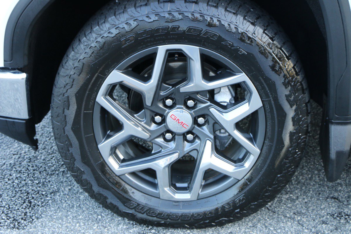 Used 2024 GMC Sierra 1500 SLT w/ SLT Convenience Package AWD/4WD image 14