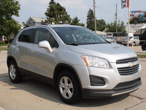 Used 2015 Chevrolet Trax LT w/ LT Sun and Sound Package AWD/4WD image 4