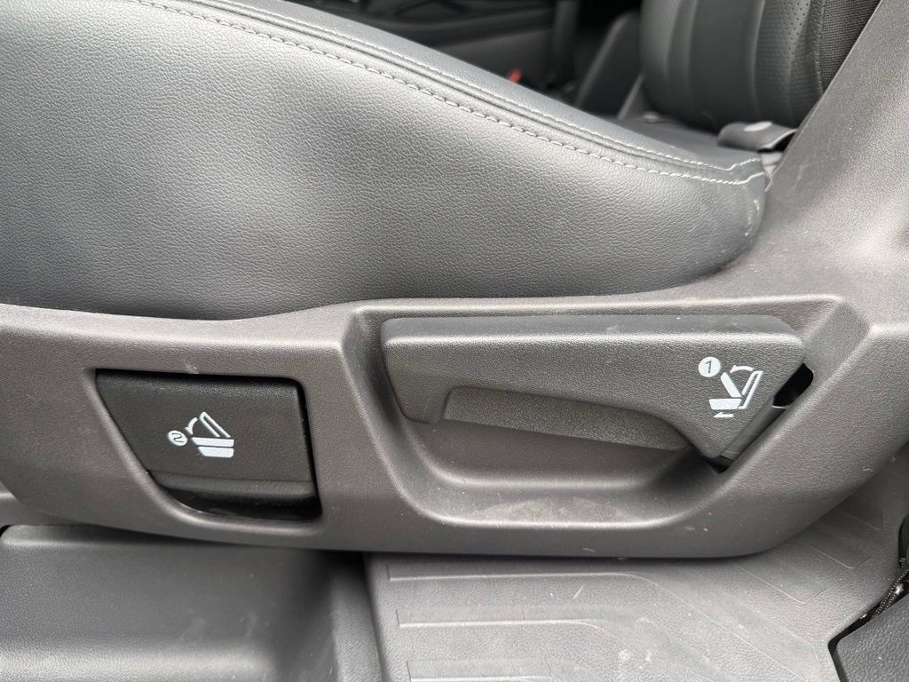 Used 2023 Subaru Ascent Limited AWD/4WD image 28