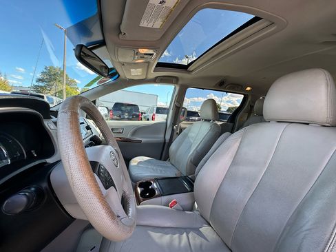 Used 2013 Toyota Sienna XLE image 15