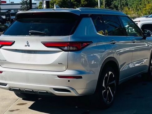 Used 2024 Mitsubishi Outlander SEL image 2