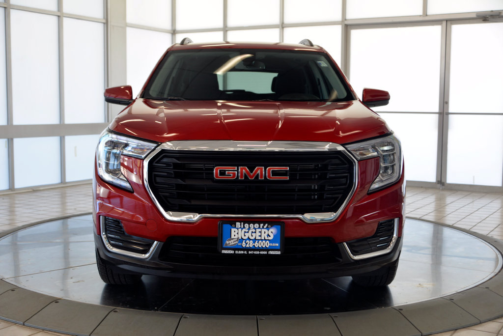 Used 2024 GMC Terrain SLE w/ Driver Convenience Package AWD/4WD image 3
