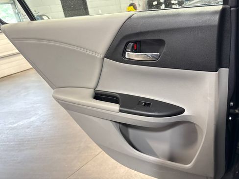 Used 2016 Honda Accord EX-L image 11