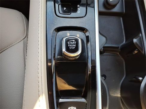 Used 2024 Volvo XC90 B6 Plus image 15