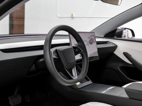 Used 2025 Tesla Model 3 Long Range image 3