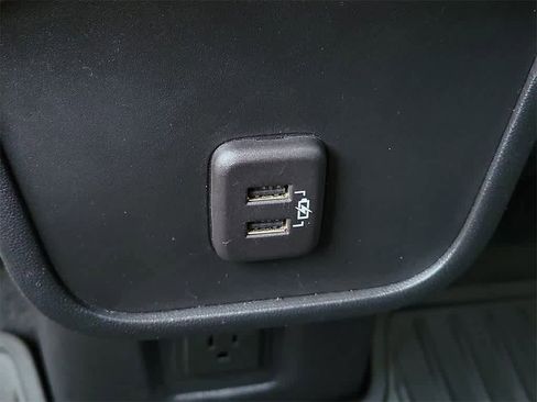 Used 2023 GMC Terrain SLT image 11