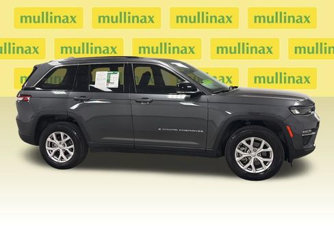 Used 2022 Jeep Grand Cherokee Limited w/ Luxury Tech Group II AWD/4WD image 21