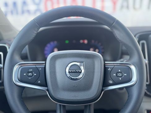 Used 2024 Volvo XC40 B5 Plus w/ Protection Package Premier image 42