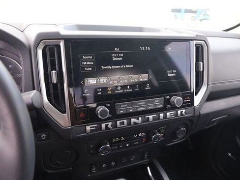 Used 2025 Nissan Frontier SV w/ SV Convenience Package RWD image 15