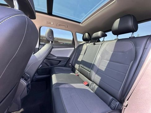 Used 2022 Volkswagen Taos SE AWD/4WD image 19