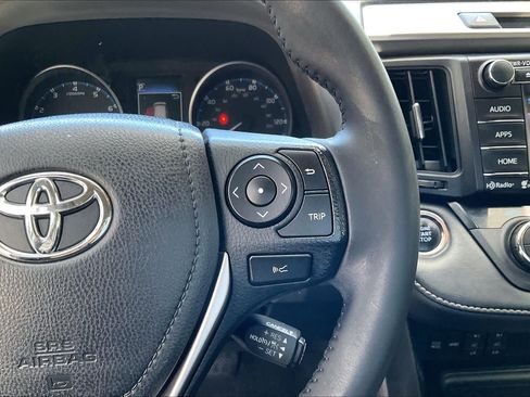 Used 2018 Toyota RAV4 XLE AWD/4WD image 25