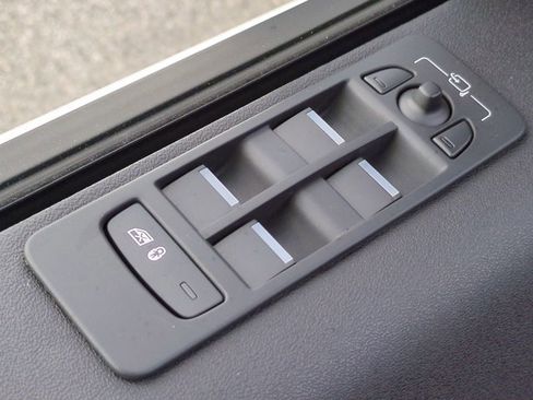 Used 2025 Land Rover Discovery Sport Dynamic SE image 25