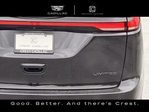 Used 2025 Chrysler Pacifica Limited FWD image 5