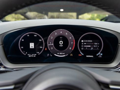 Certified 2025 Porsche Cayenne AWD/4WD image 33