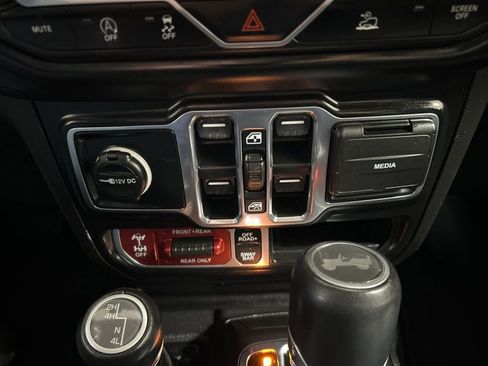 Used 2022 Jeep Wrangler Unlimited Rubicon w/ Dual Top Group image 19