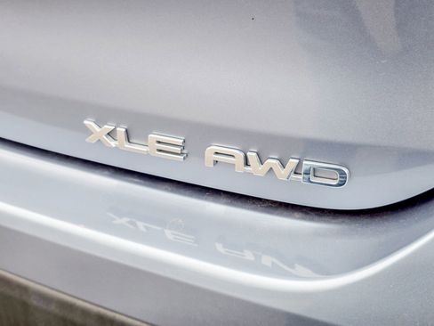 Used 2023 Toyota Highlander XLE image 23