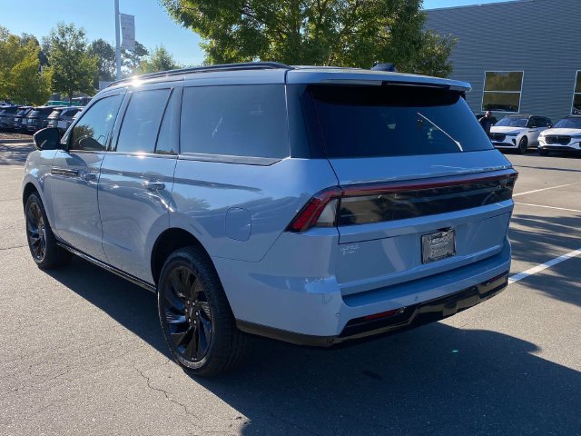 New 2027 Lincoln Navigator Reserve w/ Jet Appearance Package AWD/4WD image 26