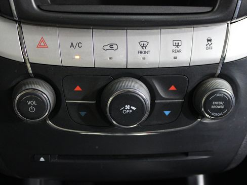 Used 2020 Dodge Journey SE w/ SE Popular Equipment Group FWD image 21