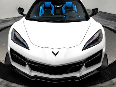 Used 2025 Chevrolet Corvette Z06 w/ Z07 Performance Package RWD image 37