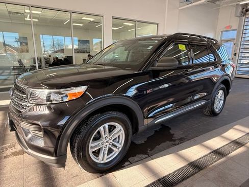 Used 2021 Ford Explorer XLT image 4