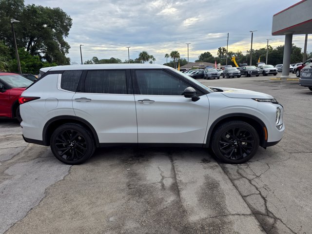 Used 2023 Mitsubishi Outlander SE Black Edition AWD/4WD image 3