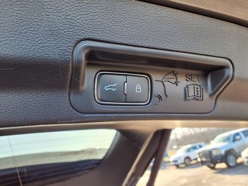 Used 2025 Ford Explorer ST-Line w/ ST-Line Street Pack image 82