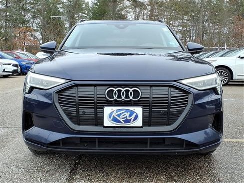 Used 2022 Audi e-tron Premium w/ Convenience Plus Package image 24