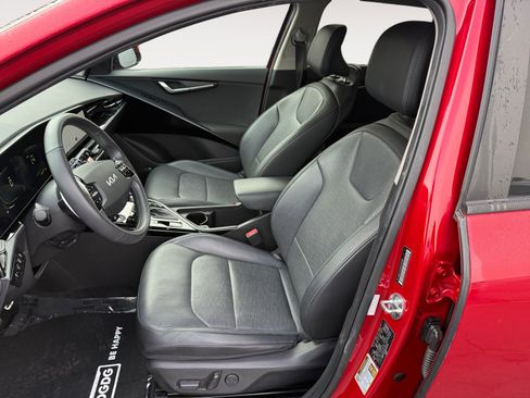 Used 2023 Kia Niro SX Touring image 10