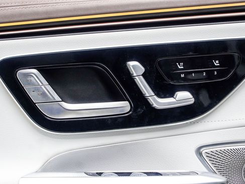 Used 2025 Mercedes-Benz EQE 500 4MATIC Sedan image 32