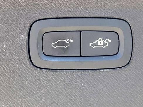 Used 2024 Volvo XC90 B6 Plus w/ Protection Package Premier image 13