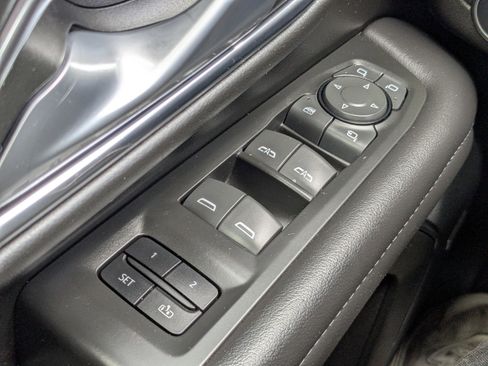 Used 2022 Chevrolet Tahoe LT w/ Luxury Package image 25