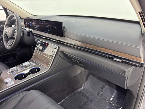 Used 2025 Genesis GV80 2.5T Advanced image 15