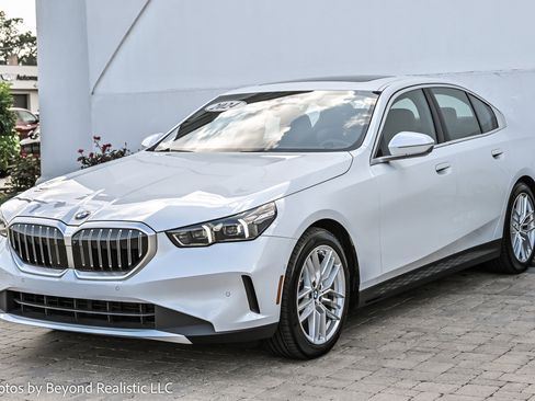 Used 2024 BMW 530i xDrive image 4