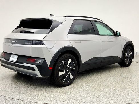 Used 2025 Hyundai Ioniq 5 SEL image 5