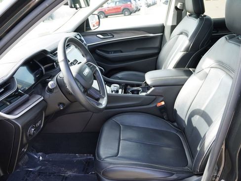 Certified 2022 Jeep Grand Cherokee L Limited w/ Luxury Tech Group II AWD/4WD image 15
