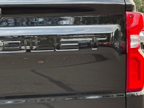 Used 2022 Chevrolet Silverado 1500 High Country w/ Z71 Off-Road Package image 52