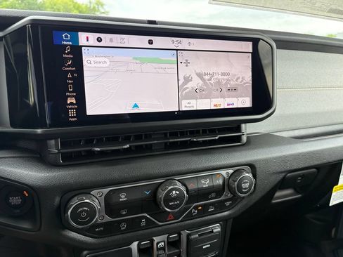 New 2026 Jeep Gladiator Sport AWD/4WD image 17