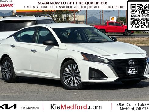 Used 2025 Nissan Altima 2.5 SV FWD image 1