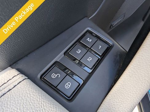 Used 2019 Jaguar F-PACE R-Sport image 11