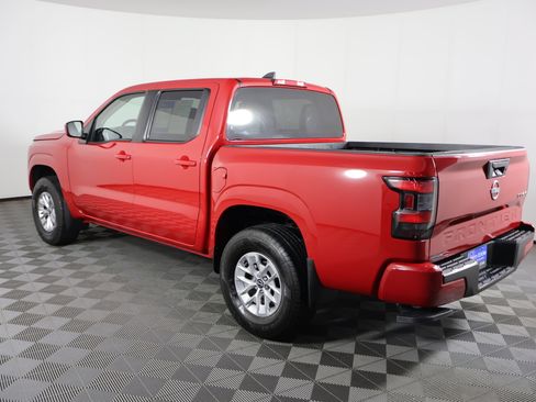 Used 2024 Nissan Frontier SV image 8